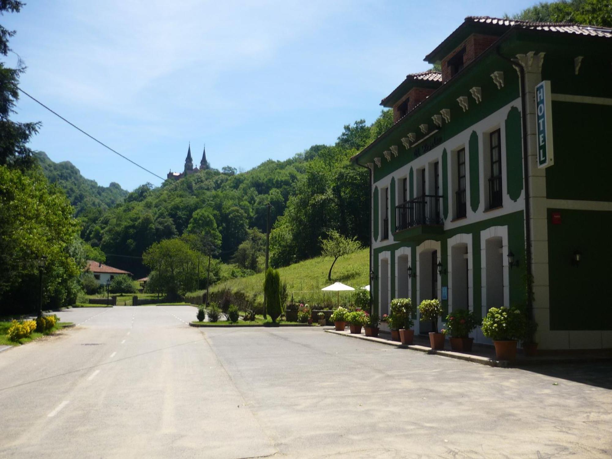 Hotel El Repelao Ковадонга Екстериор снимка